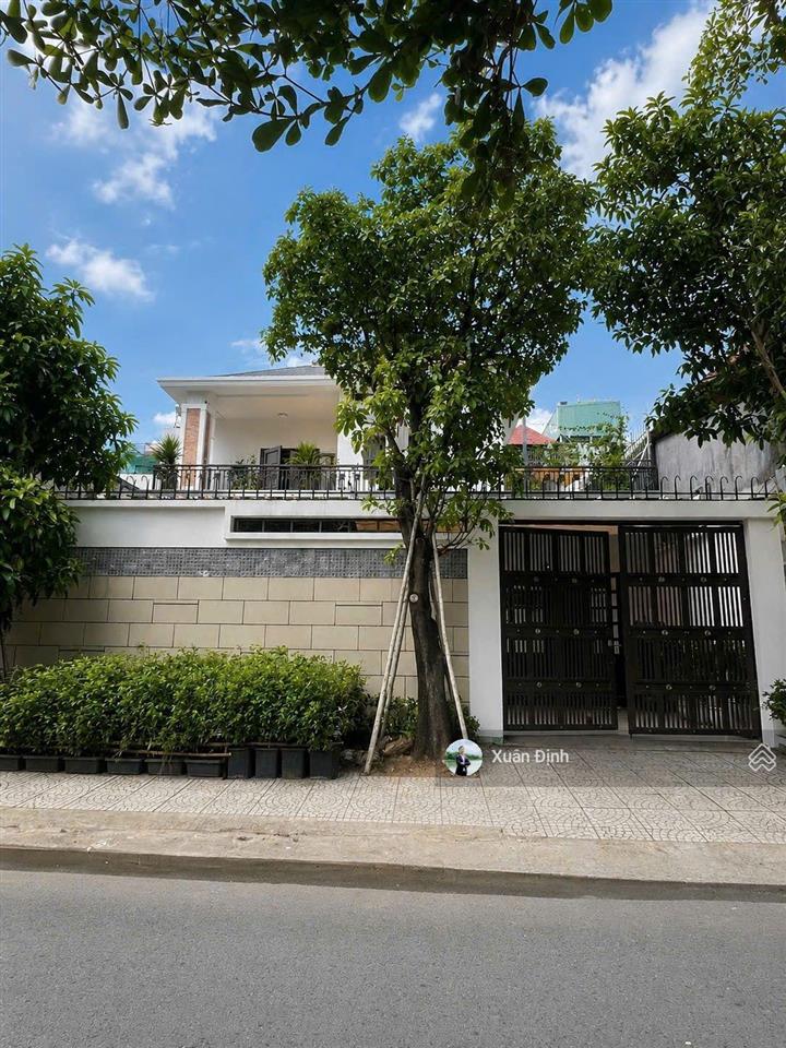 Biệt thự sân vườn phước bình quận 9 thủ đức cũ 351m2 ngang 12m hồ bơi riêng sổ hồng riêng giá 35 tỷ