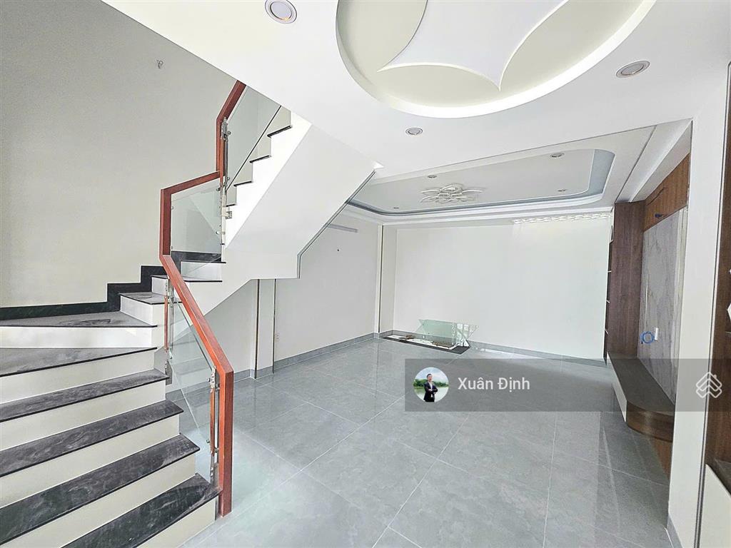 Nhà 4 tầng lã xuân oai 50m2, 4pn 4wc, hoàn thiện mới, đường 6m thông võ văn hát, giá 6,5 tỷ tl