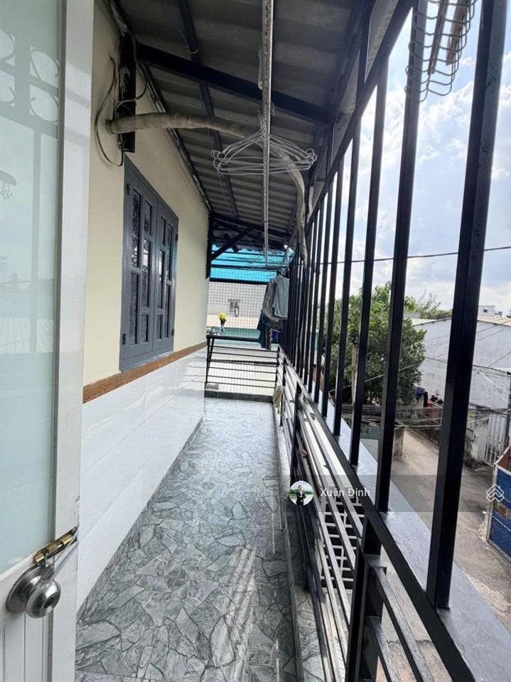 Nhà 2 tầng mới góc 2 mặt hẻm phú hữu, gần nguyễn duy trinh, 49,4m2, 3pn, giá 4,6 tỷ, sổ riêng, ô tô
