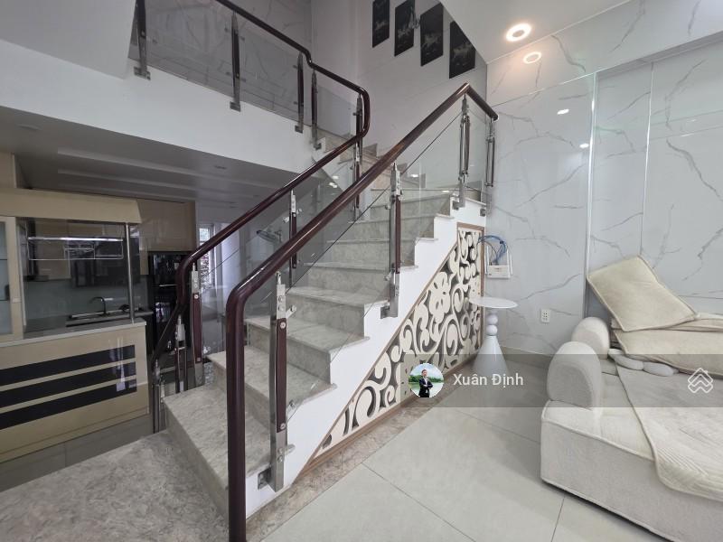 Bán nhà mặt tiền đường 28 cát lái, cách bv lê văn thịnh 200m, 74m2, 2 mặt tiền, giá 10 tỷ dòng tiền