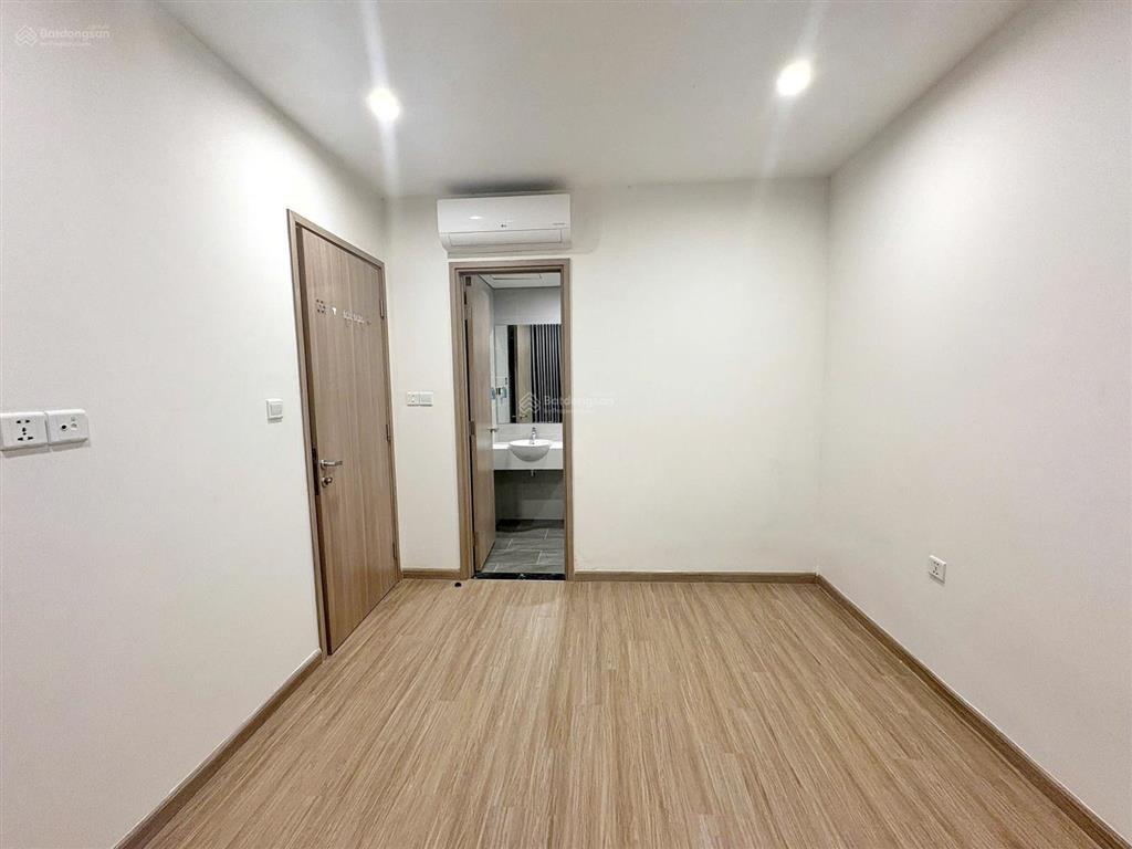 Cần tiền bán gấp 2pn 2wc tòa s302 vinhomes grand park giá cực tốt