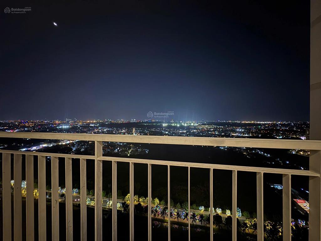 Cần tiền bán gấp 2pn 2wc tòa s302 vinhomes grand park giá cực tốt