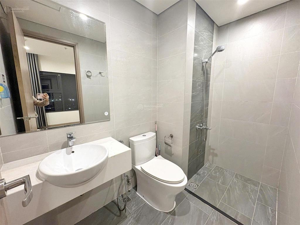 Cần tiền bán gấp 2pn 2wc tòa s302 vinhomes grand park giá cực tốt