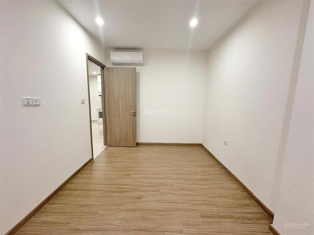 Cần tiền bán gấp 2pn 2wc tòa s302 vinhomes grand park giá cực tốt