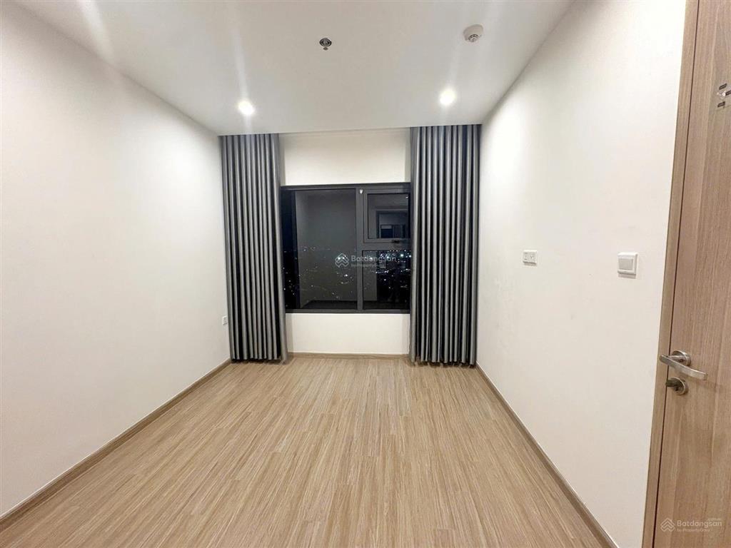 Cần tiền bán gấp 2pn 2wc tòa s302 vinhomes grand park giá cực tốt