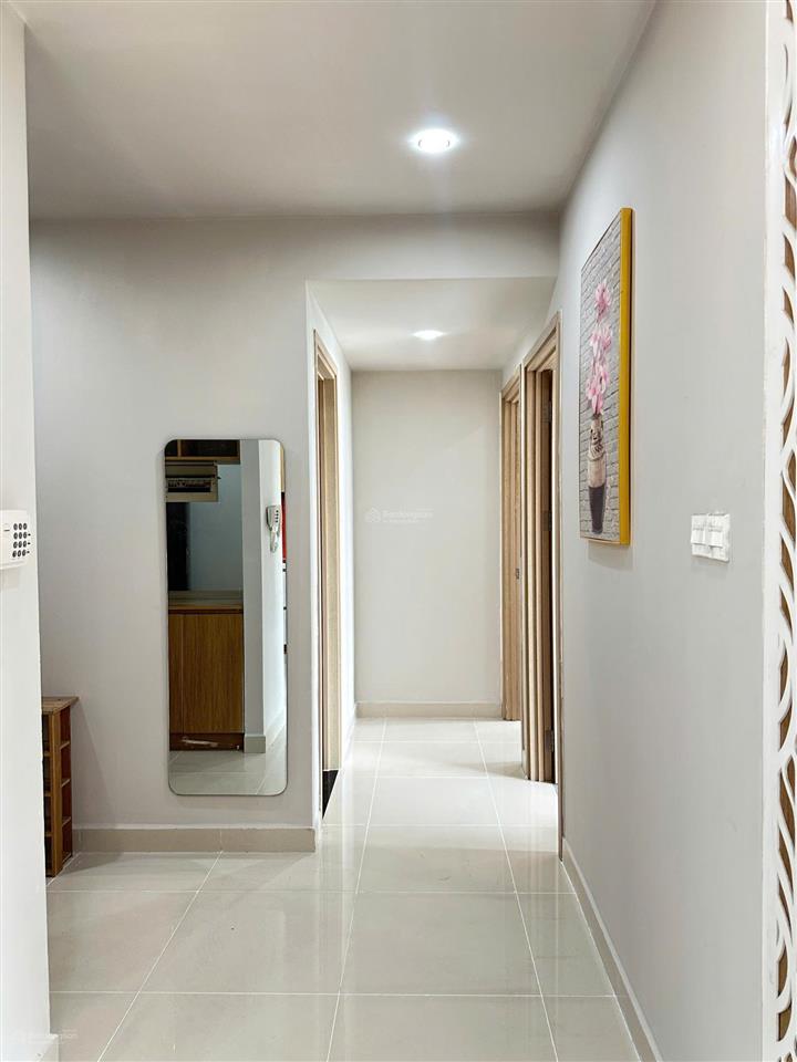Trống sẵn 2pn full nt như hình, view hồ bơi thoáng mát, 18tr/tháng