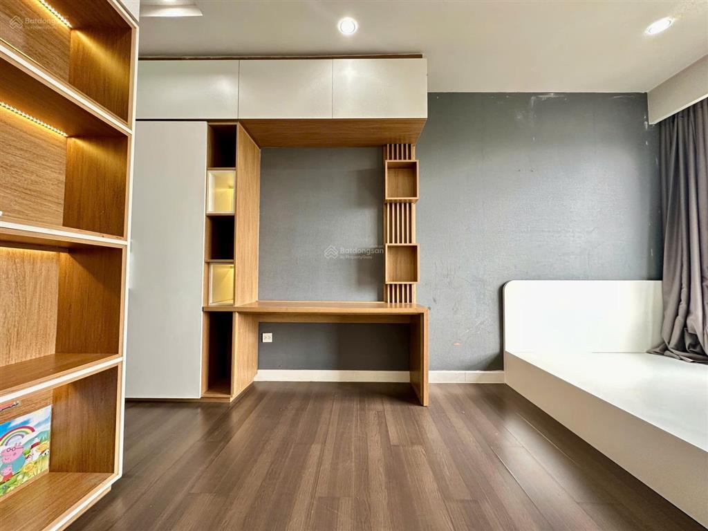 Trống sẵn 2pn full nt như hình, view hồ bơi thoáng mát, 18tr/tháng