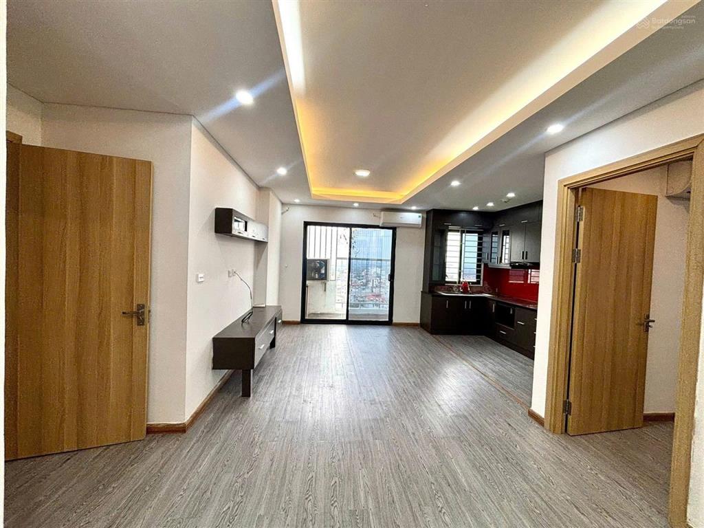 Cần bán căn hộ 70m2 2pn2wc tòa happy star việt hưng tầng 1x, view hồ, thoáng mát, sẵn sổ 4.5 tỷ