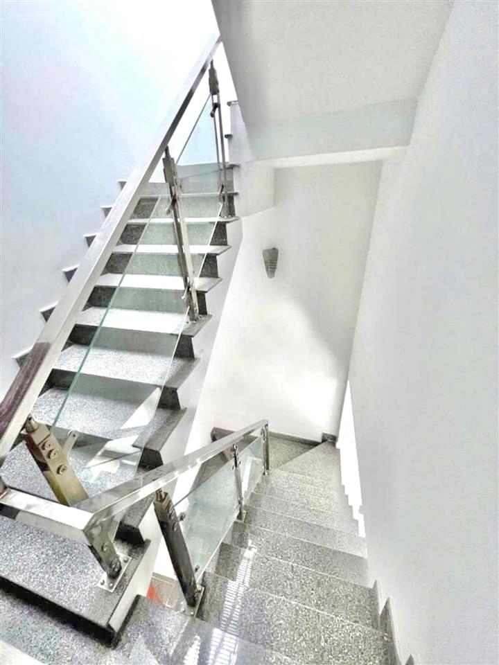 Nhà 2 lầu 4pn 4wc, sân thượng, đường trương phước phan,  0779 561 ***.