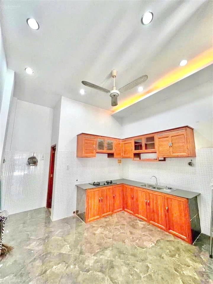 Nhà 2 lầu 4pn 4wc, sân thượng, đường trương phước phan,  0779 561 ***.