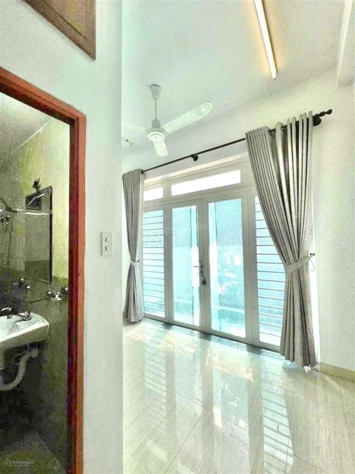 Nhà 2 lầu 4pn 4wc, sân thượng, đường trương phước phan,  0779 561 ***.