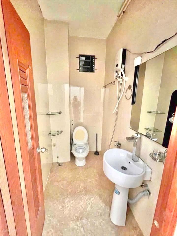 Nhà 2 lầu 4pn 4wc, sân thượng, đường trương phước phan,  0779 561 ***.