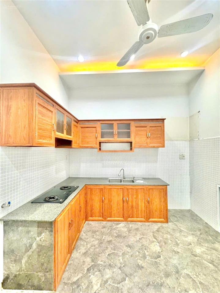 Nhà 2 lầu 4pn 4wc, sân thượng, đường trương phước phan,  0779 561 ***.
