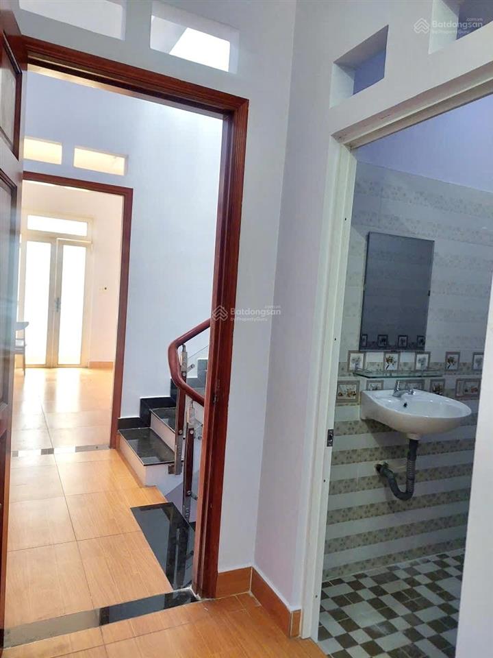 Nhà 4,5x13 3 lầu 4pn 5wc, đường tỉnh lộ 10, 12 triệu/tháng. sđt 0779 561 ***.