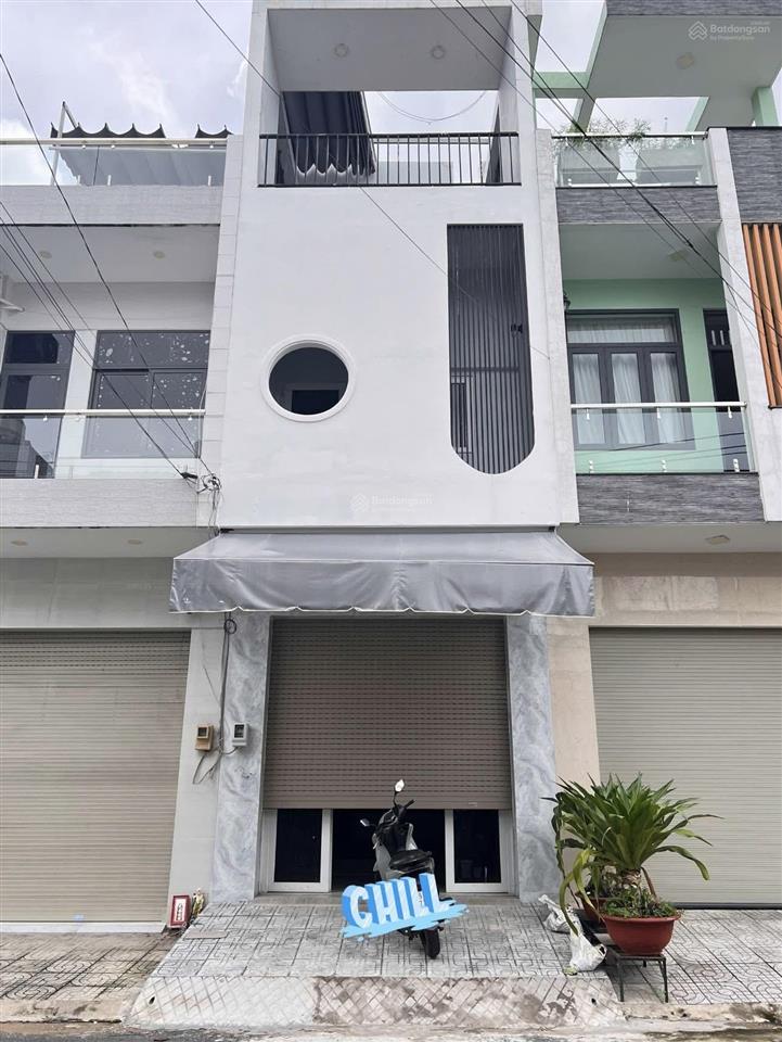 Nhà 4x17m, 2 lầu 4pn hẻm rộng 10m  đường tân hoà đông, quận bình tân   0779 561 ***