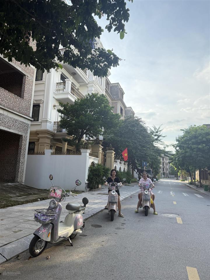Siêu phẩm biệt thự 300m hoàn thiện đẹp, giá chỉ 38 tỷ!