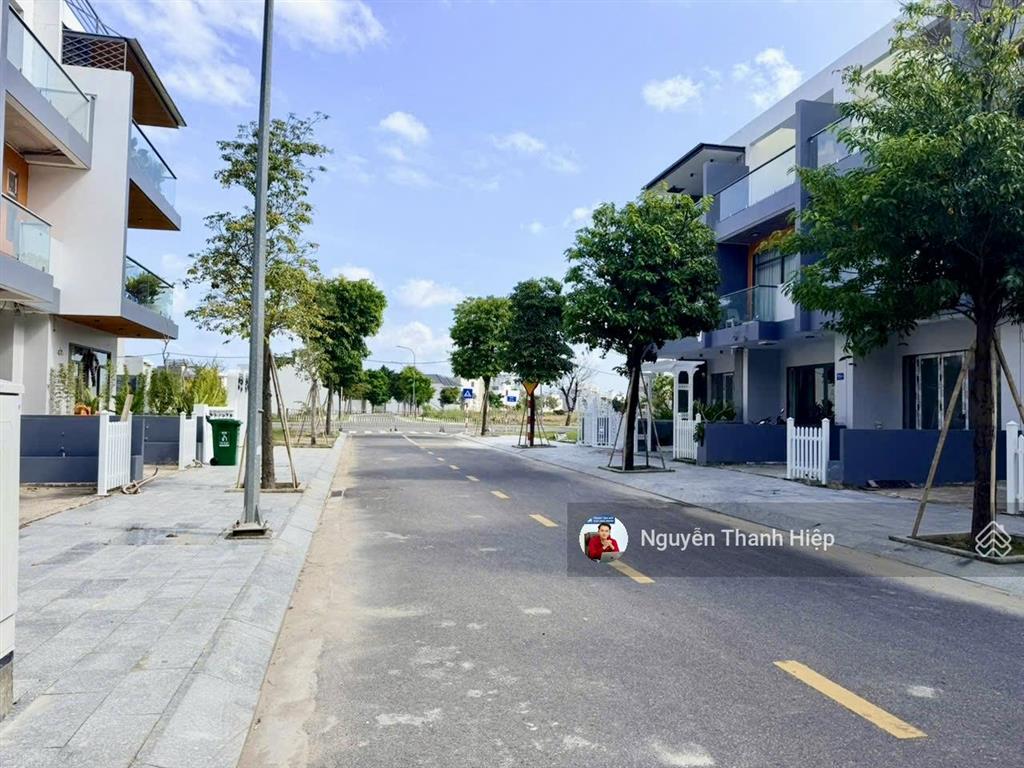 Giá hời gói 4 mỹ gia, đường to, hướng tây,cạnh trường học, lô sạch đẹp, giá chỉ 4,8 tỷ (bao tất cả)