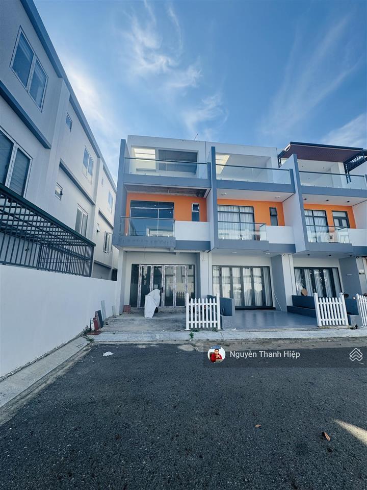Chỉ 5,9 tỷ sở hữu nhà thô gói 8 mỹ gia, đường to, hướng tây, hoàn thiện cho thuê đến 30 triệu/tháng