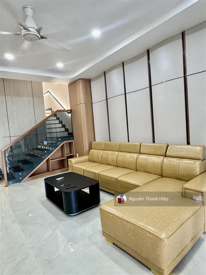Cho thuê nhà mới gói 5 mỹ gia, đường thông, hướng mát, full nội thất, giá chỉ 35 triệu/tháng.