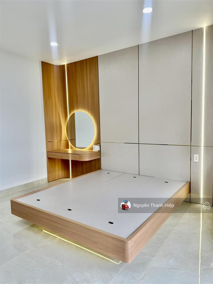 Cho thuê nhà mới gói 5 mỹ gia, đường thông, hướng mát, full nội thất, giá chỉ 35 triệu/tháng.