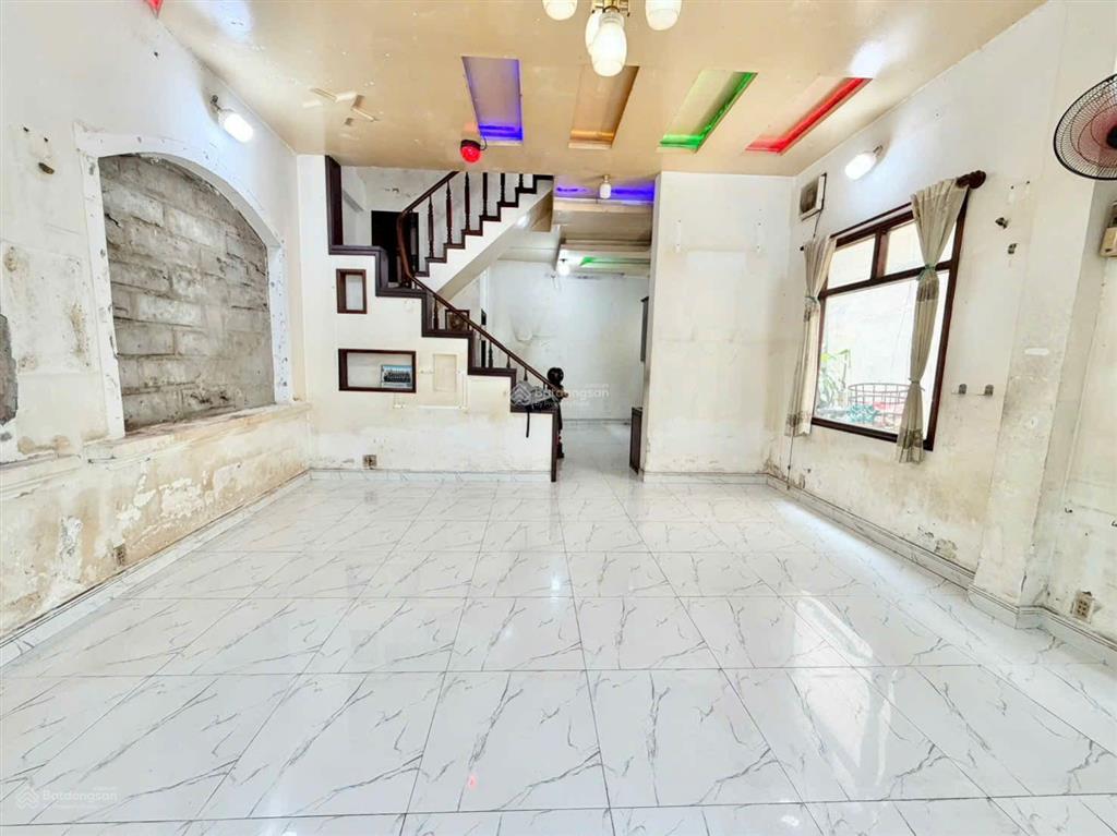 Bán nhà hẻm cạnh cầu tân thuận 2