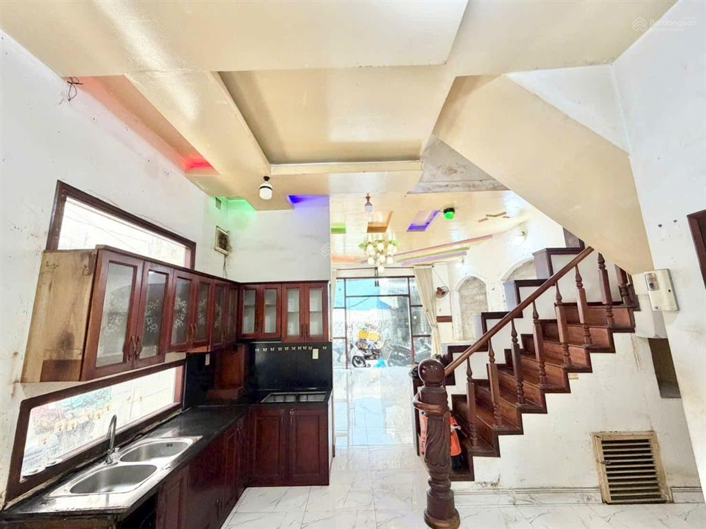 Bán nhà hẻm cạnh cầu tân thuận 2