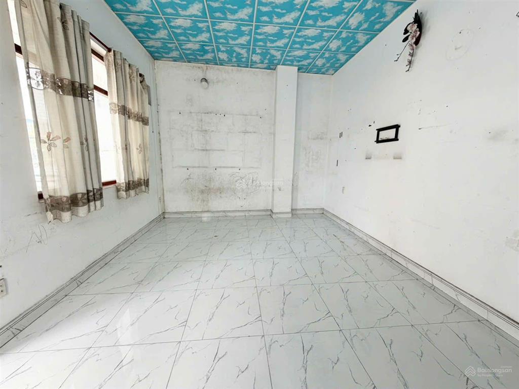Bán nhà hẻm cạnh cầu tân thuận 2