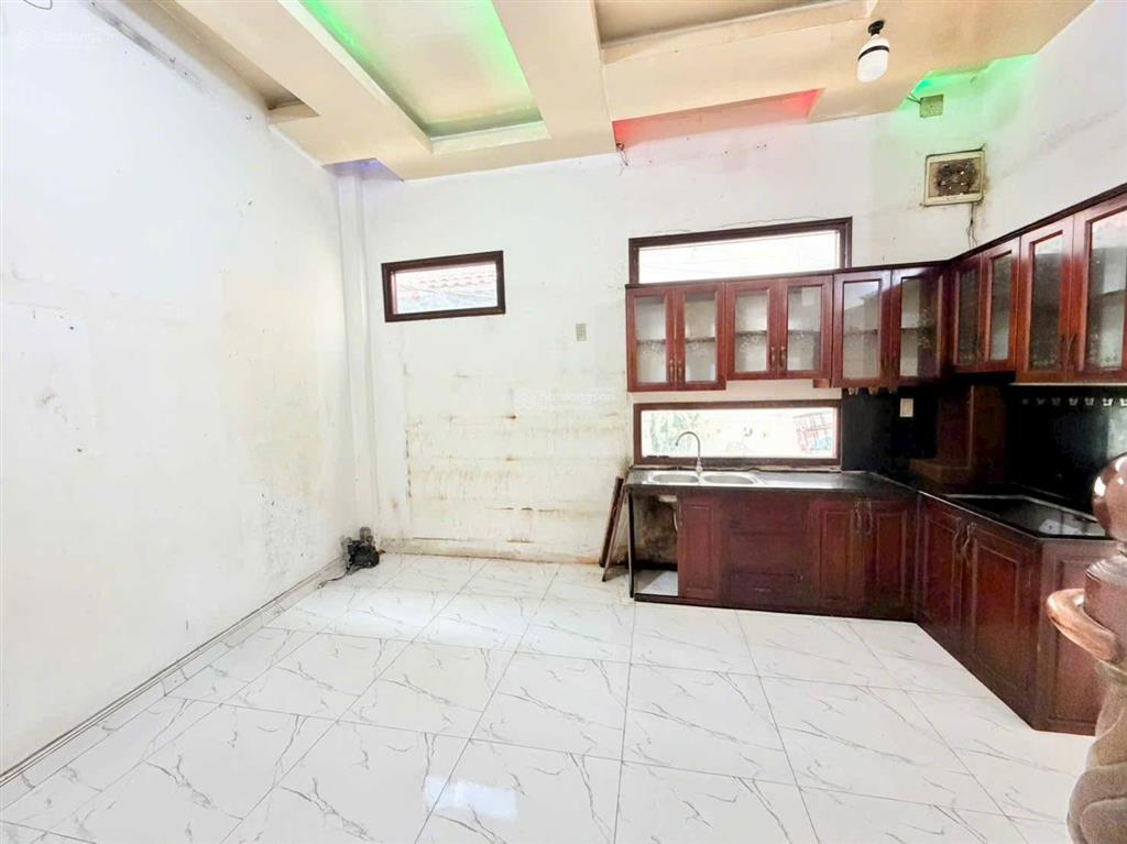 Bán nhà hẻm cạnh cầu tân thuận 2