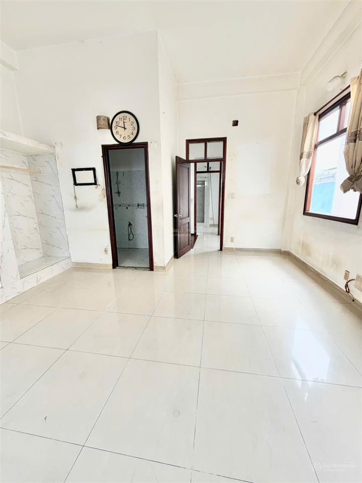 Bán nhà hẻm cạnh cầu tân thuận 2
