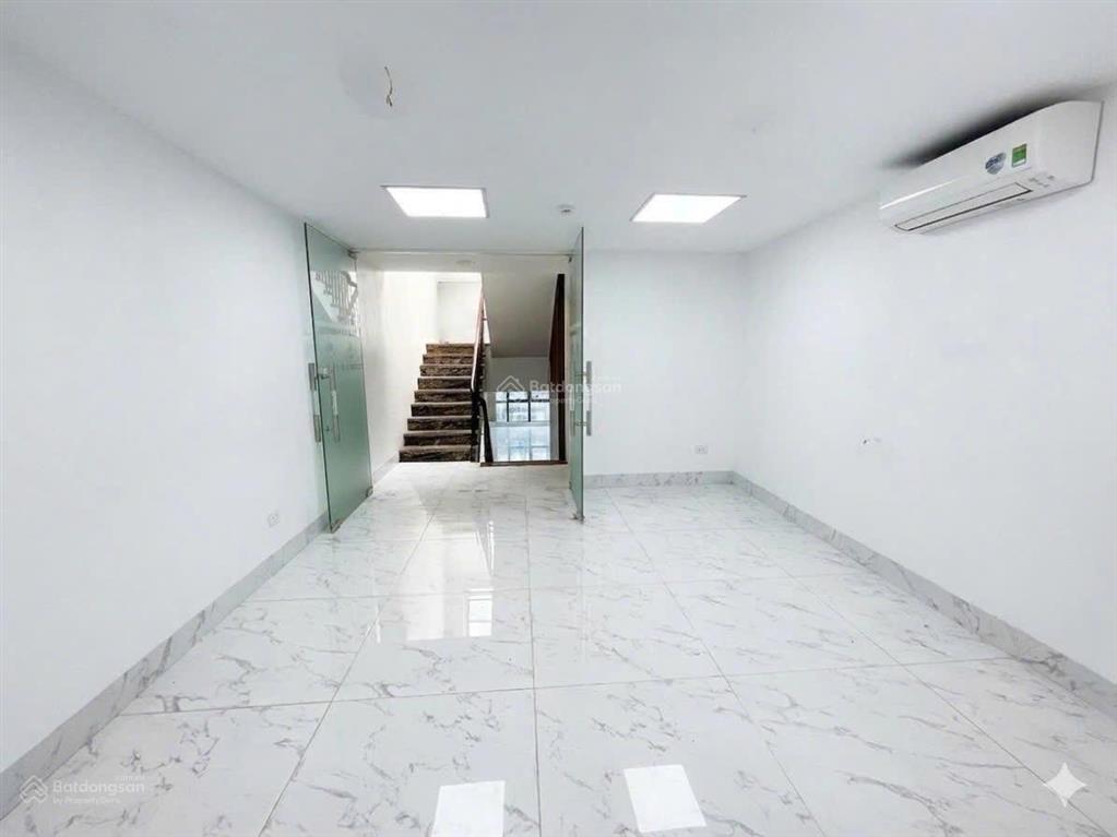Hiếm có khó tìm vp 20m2 ngõ 2 trần vỹ, ngã tư hồ tùng mậu đối diện ga tàu lê đức thọ, giá 4 triệu