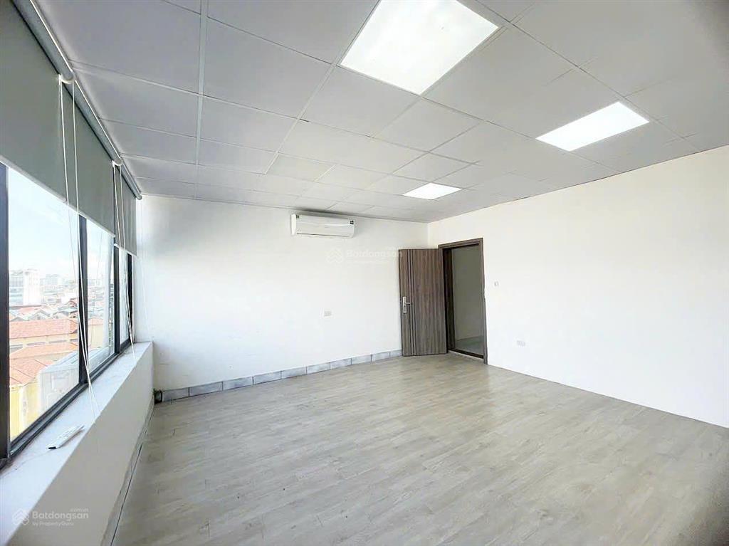 Cho thuê vp 25m2 đường trần vỹ nhà mới keng hướng đông nam, view cực thoáng giá ưu đãi chỉ 5 triệu