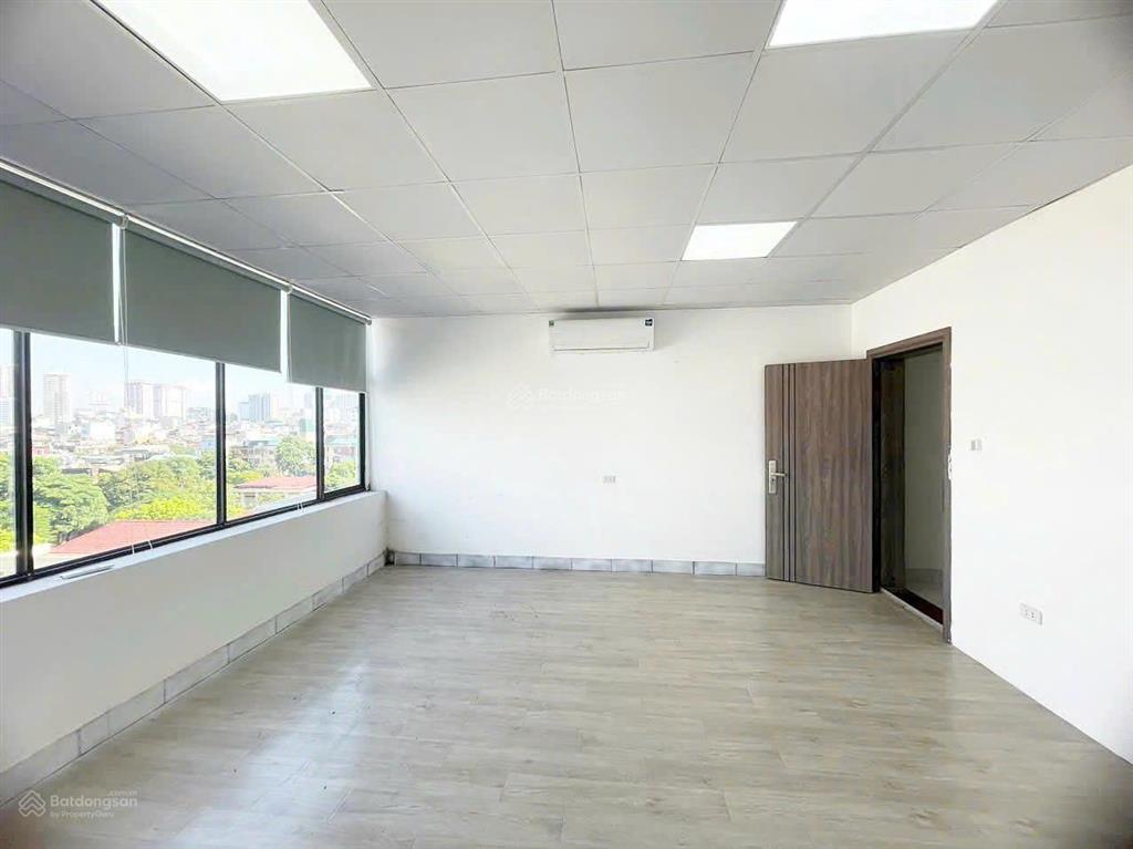 Cho thuê vp 25m2 đường trần vỹ nhà mới keng hướng đông nam, view cực thoáng giá ưu đãi chỉ 5 triệu