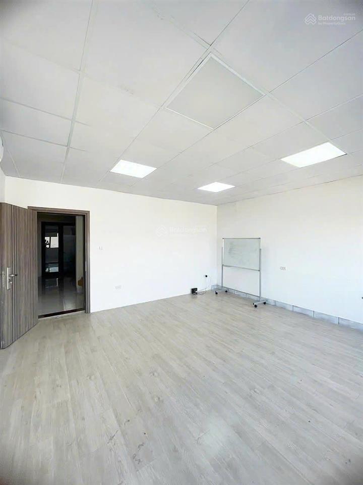Cho thuê vp 25m2 đường trần vỹ nhà mới keng hướng đông nam, view cực thoáng giá ưu đãi chỉ 5 triệu