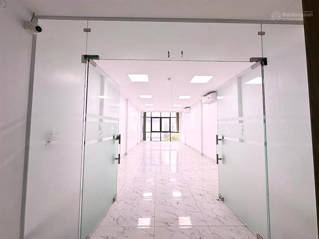 Chính chủ cho thuê vp 75m2 ngõ 2 trần vỹ sát ga tàu lê đức thọ view kính cực thoáng, giá 15 triệu