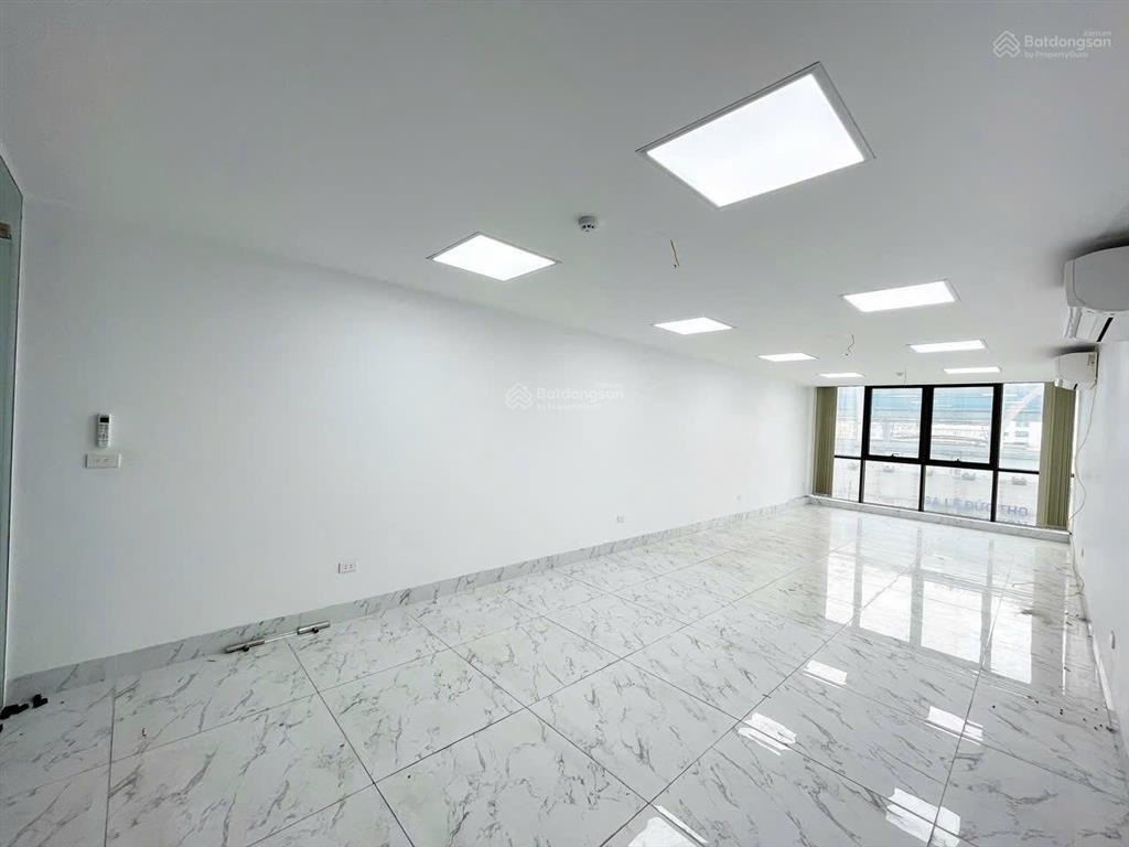 Chính chủ cho thuê vp 75m2 ngõ 2 trần vỹ sát ga tàu lê đức thọ view kính cực thoáng, giá 15 triệu