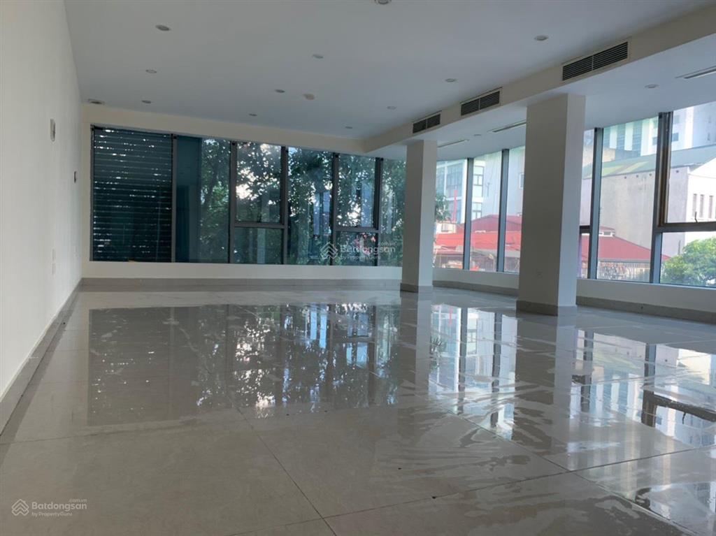 Cho thuê văn phòng 45m2 tầng lửng ngõ 106 hoàng quốc việt, nhà lô góc 2 mặt thoáng giá chỉ 8 triệu