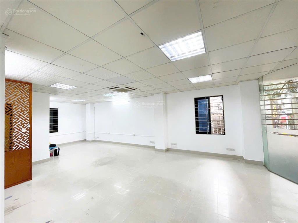 Giảm giá sâu văn phòng tầng lửng ngõ 4 phương mai, gần cổng bv bạch mai, dt 65m2 giá chỉ 11 triệu