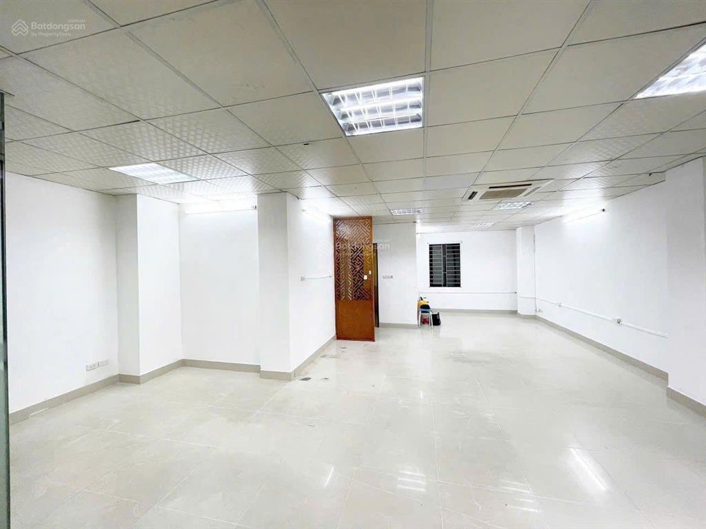 Giảm giá sâu văn phòng tầng lửng ngõ 4 phương mai, gần cổng bv bạch mai, dt 65m2 giá chỉ 11 triệu