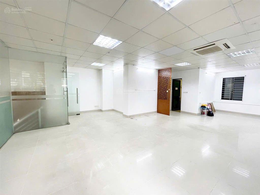 Giảm giá sâu văn phòng tầng lửng ngõ 4 phương mai, gần cổng bv bạch mai, dt 65m2 giá chỉ 11 triệu