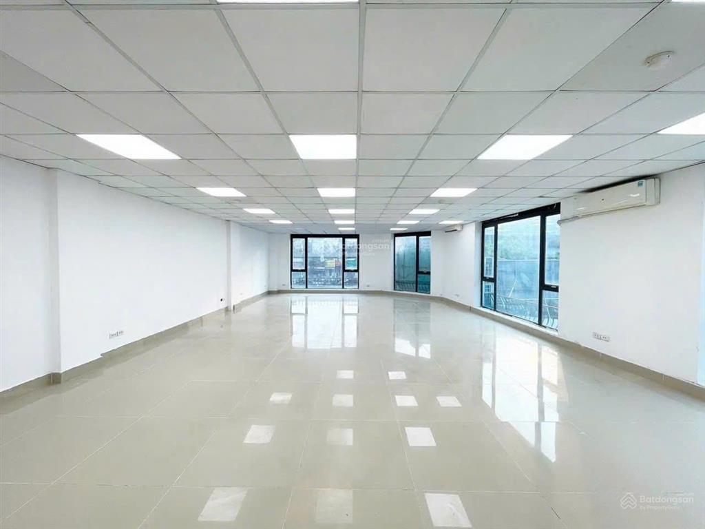 Văn phòng ngã tư nguyễn xiển, khương đình, nguyễn trãi dt 110  150m2 giá chỉ từ 20 tr/tháng