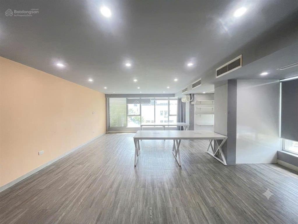 Chính chủ cho thuê vp 75m2 ngõ 106 hoàng quốc việt lô góc 2 mặt tiền view kính cực thoáng, giá 14tr