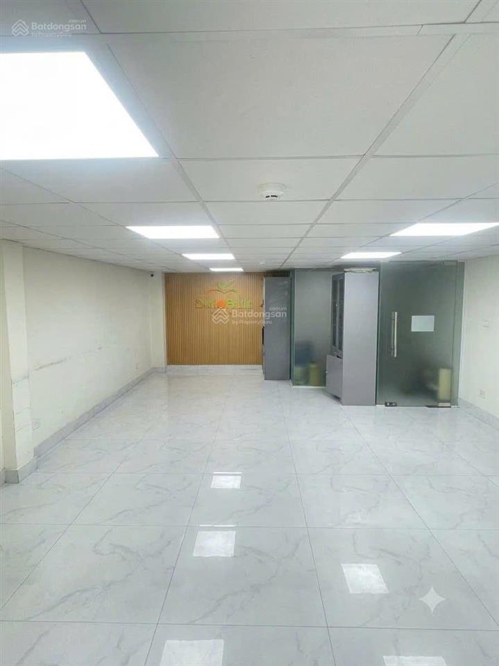 Chính chủ cho thuê vp giao dịch, mặt bằng tầng 1 lửng phố trần vỹ view thoáng 65m2 giá chỉ 12 triệu