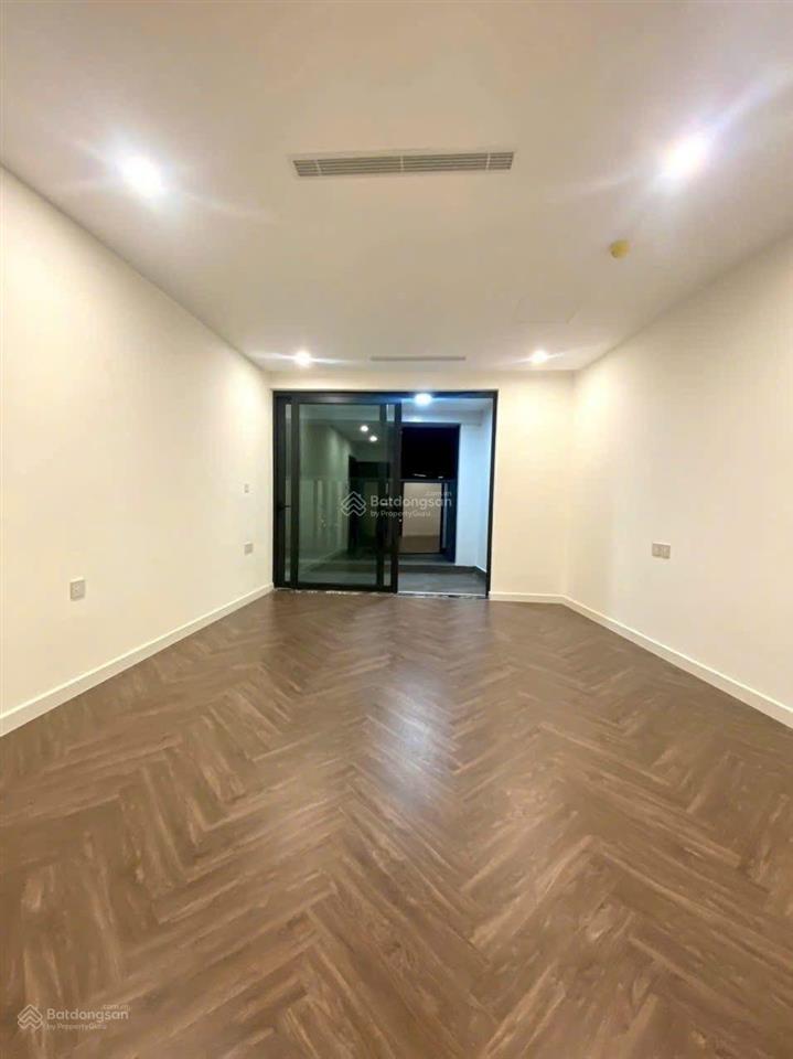 Cho thuê căn hộ sunshine diamond river ,135m2 giá thuê 15 triệu bao phí ql 2pn+1 view thành phố