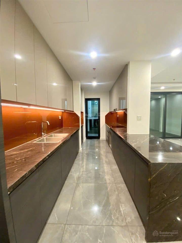 Cho thuê căn hộ sunshine diamond river ,135m2 giá thuê 15 triệu bao phí ql 2pn+1 view thành phố