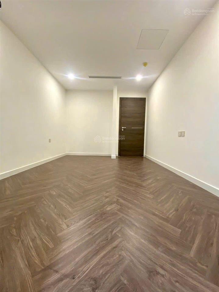 Cho thuê căn hộ sunshine diamond river ,135m2 giá thuê 15 triệu bao phí ql 2pn+1 view thành phố