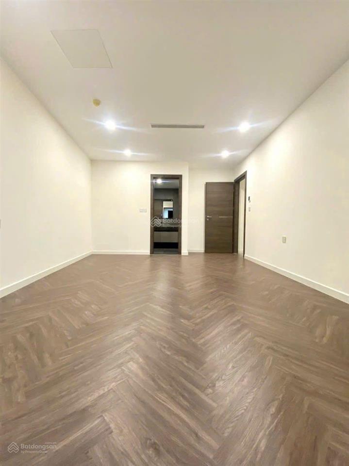 Cho thuê căn hộ sunshine diamond river ,135m2 giá thuê 15 triệu bao phí ql 2pn+1 view thành phố