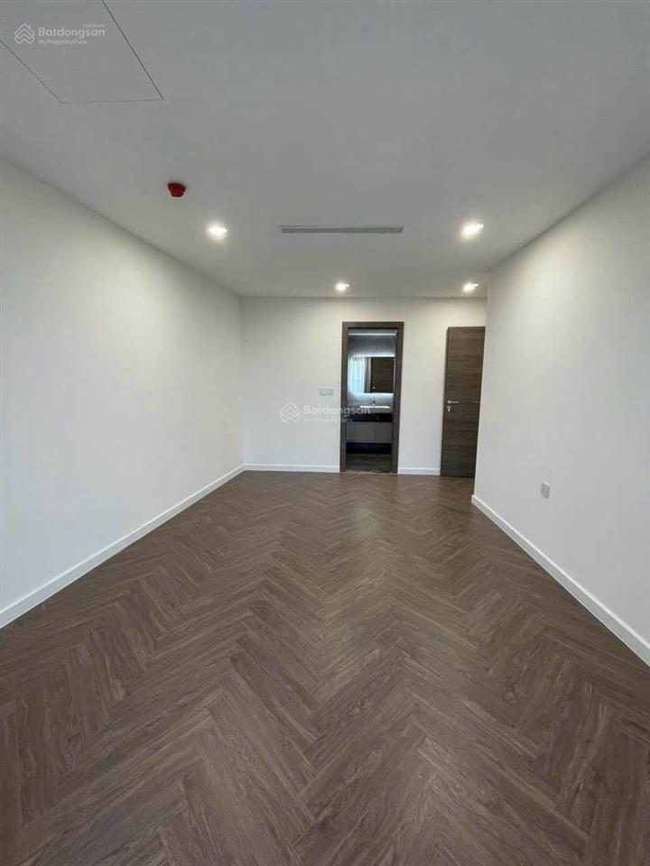 Cho thuê nhanh căn hộ siêu rộng 122m2, 13 triệu free phí ql,ch noble crystal riverside