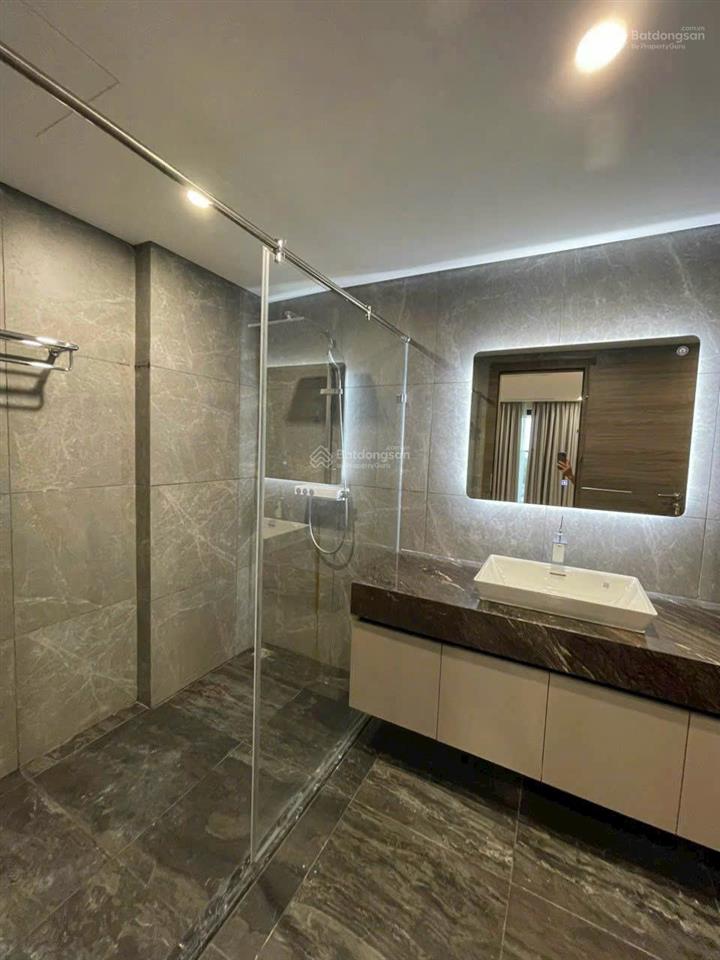 Cho thuê nhanh căn hộ siêu rộng 122m2, 13 triệu free phí ql,ch noble crystal riverside