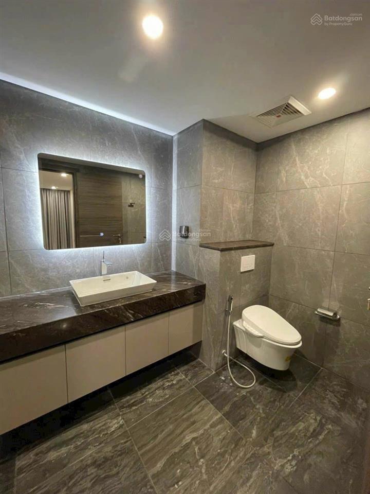 Cho thuê nhanh căn hộ siêu rộng 122m2, 13 triệu free phí ql,ch noble crystal riverside