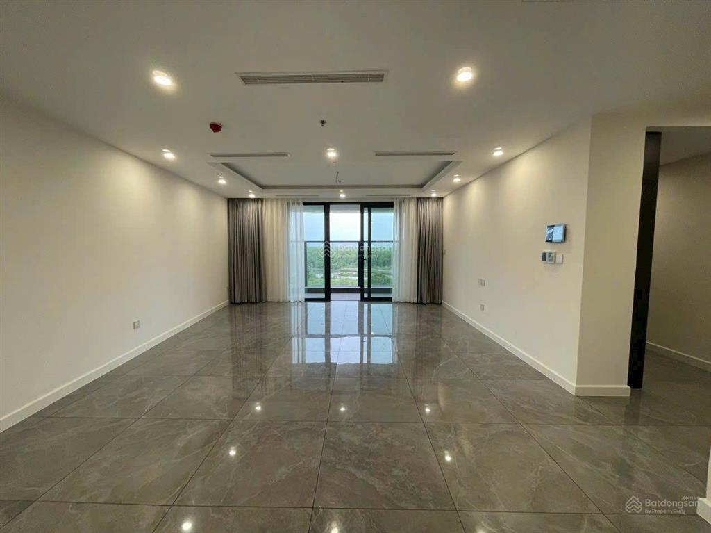 Cho thuê nhanh căn hộ siêu rộng 122m2, 13 triệu free phí ql,ch noble crystal riverside